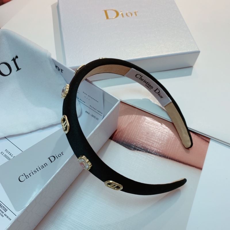 CHRISTIAN DIOR